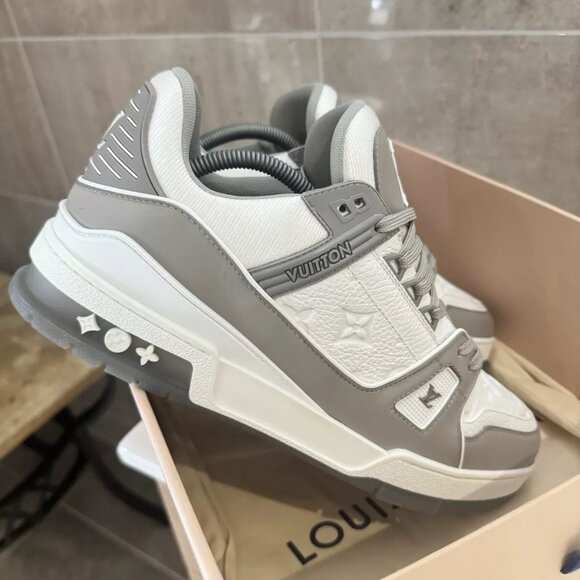 LOUIS VUITTON LV TRAINER VERY RARE 100% AUTHENTIC LV9 UK9 GREY - Picture 2 of 5